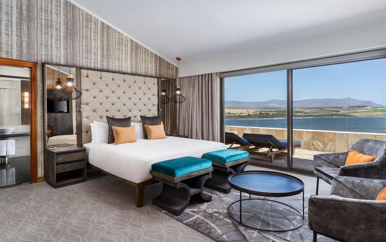 Arabella Hotel, Golf And Spa Херманус Экстерьер фото A suite at the InterContinental