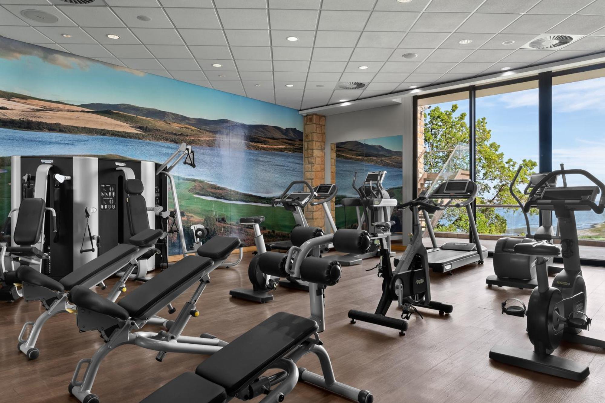 Arabella Hotel, Golf And Spa Херманус Экстерьер фото The gym at the hotel