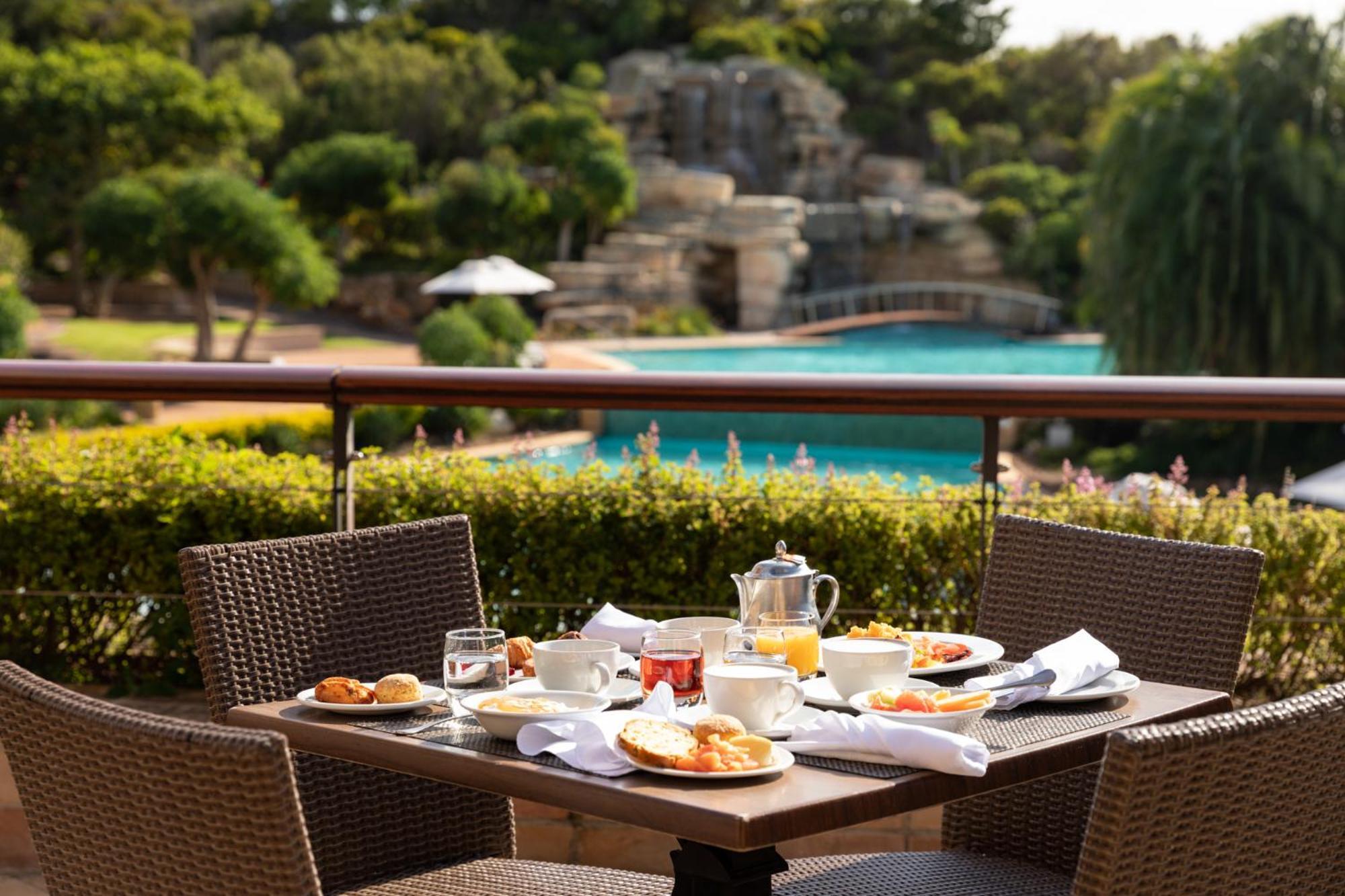Arabella Hotel, Golf And Spa Херманус Экстерьер фото Breakfast at the hotel