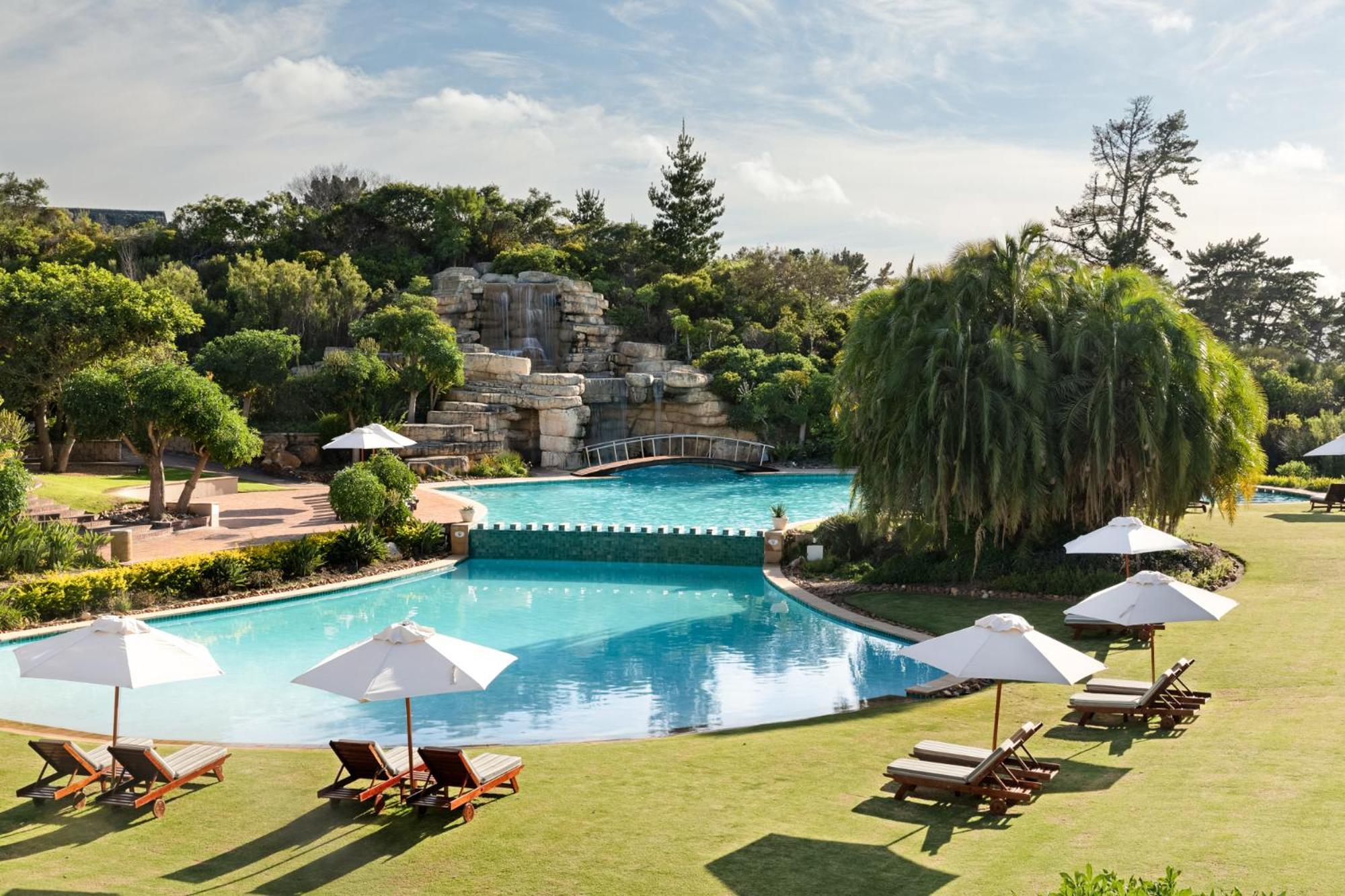 Arabella Hotel, Golf And Spa Херманус Экстерьер фото The swimming pool at the InterContinental Sanctuary Cove Resort